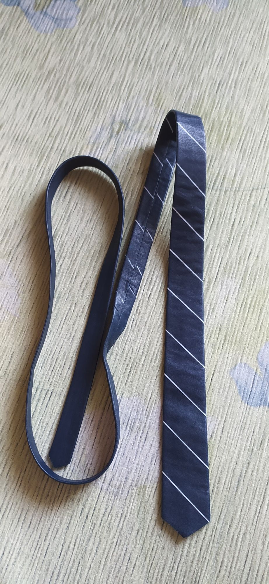 Краватка (галстук) шкіряний, Іспанія