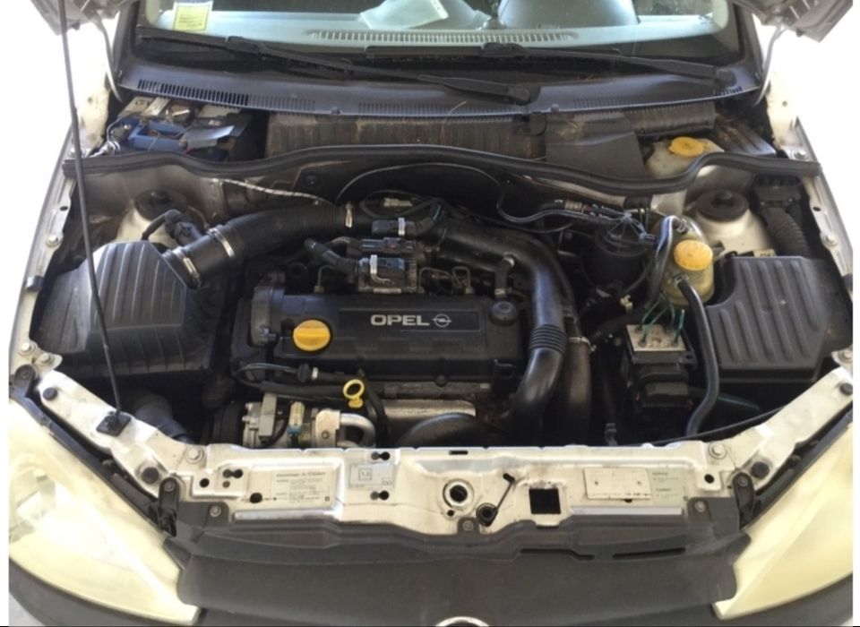 Opel corsa C 1.7DTI só às peças