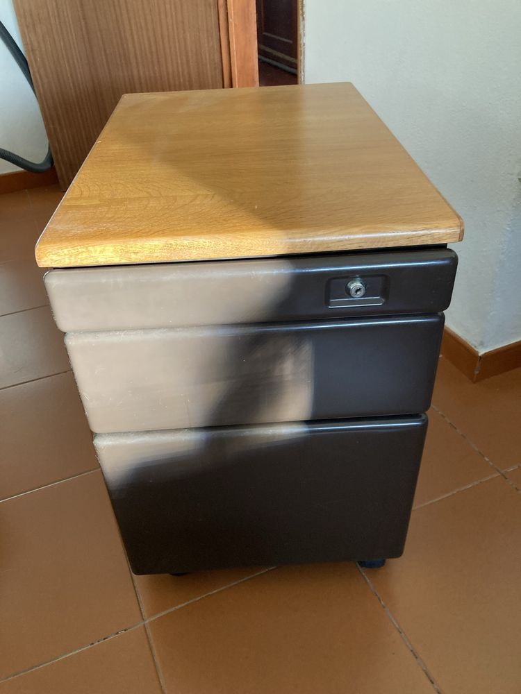 Secretária + cadeira + modulo 50€