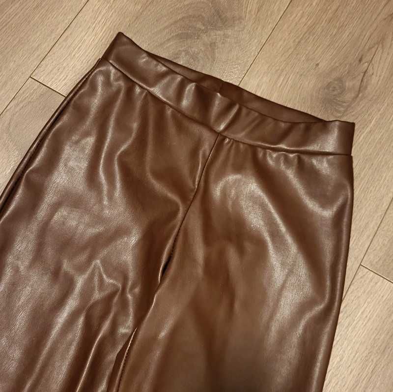 H&M duże 140 spodnie tregginsy brązowe eko skóra dzwony