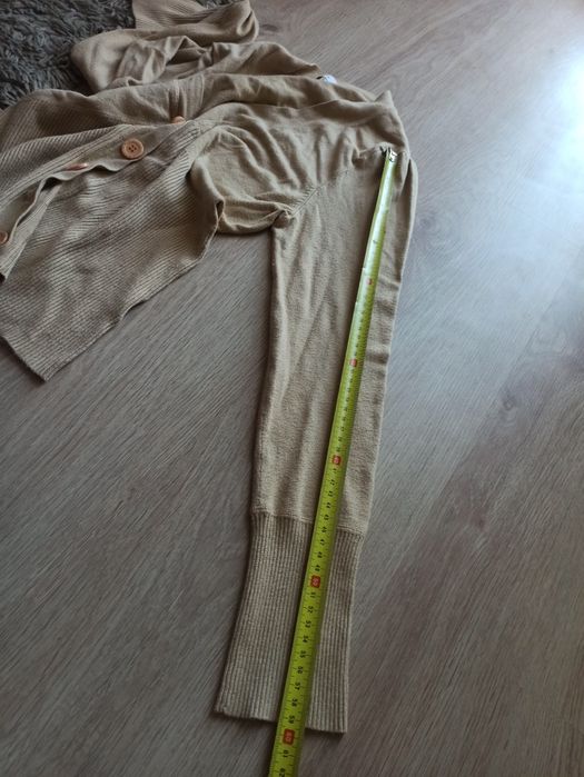 Sweter na guziki damski.