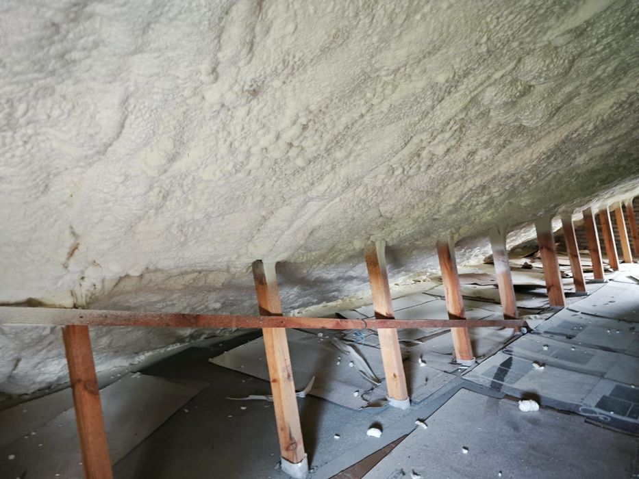 Ocieplanie pianą PUR, izolacje natryskowe pianką PUR