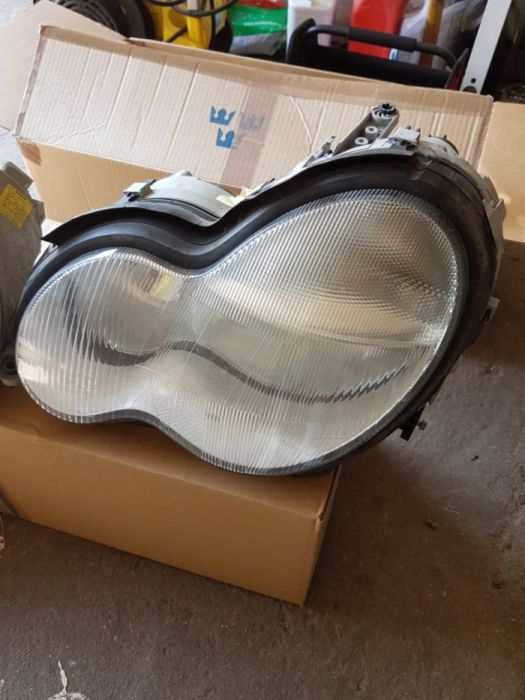 Lampa prawa przód mercedes c-klasa combi 2003 r