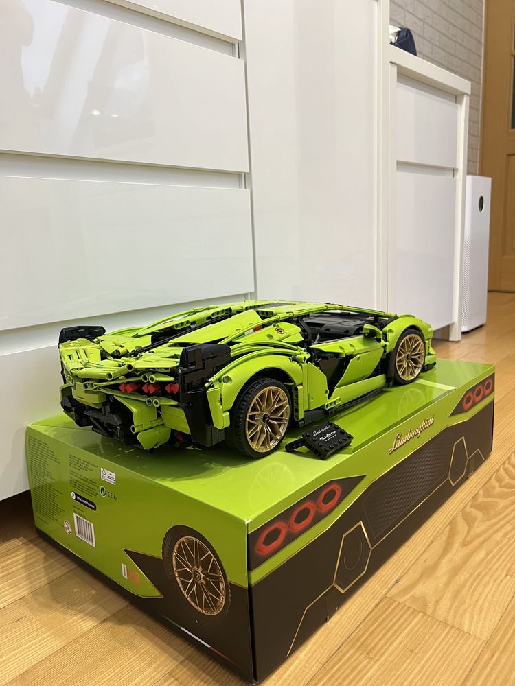 LEGO Technic Lamborghini Sian FKP