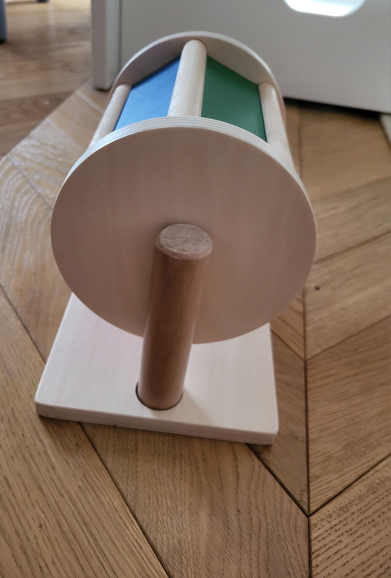 Drewniany bębenek obrotowy, typu Montessori