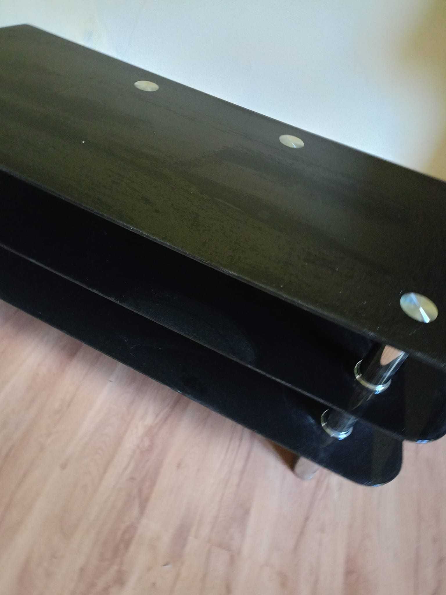 Szklany stolik pod telewizor