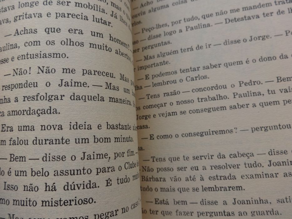 Livro "O Clube dos Sete"