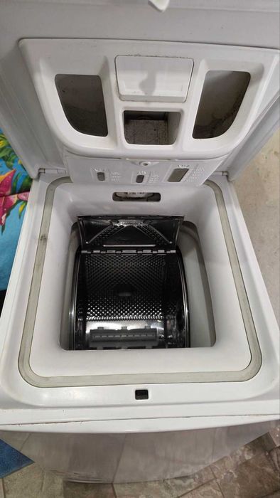 Горизонтальная стиральная машина Whirlpool. рабочая не ржавая.5 кг.