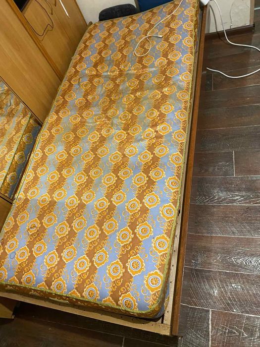 Ліжко односпальне