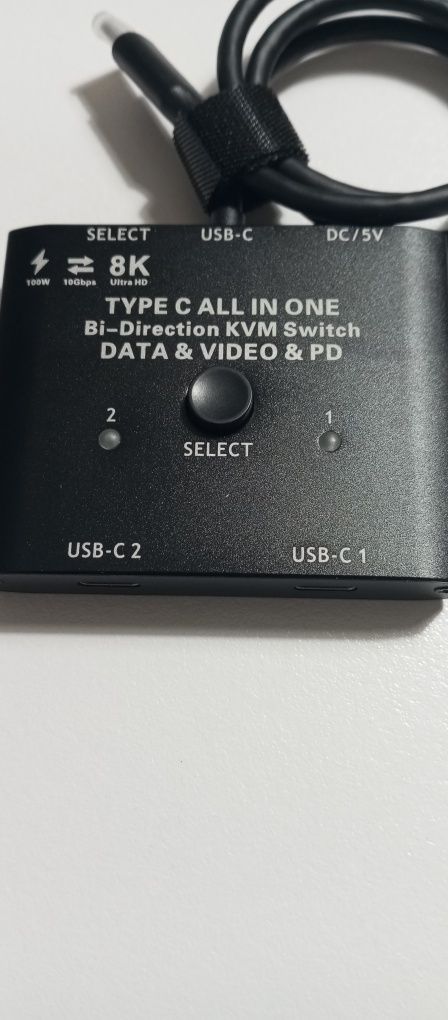 Kceve tipo C One bi KVM 8 K