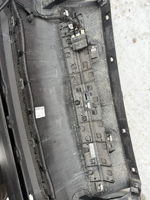 Бампер задний 6 парт. сліпі зони відкритя ногою jeep cherokee kl 2018+