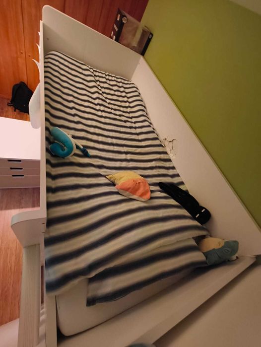 Cama beliche com secretaria e armário (solteiro)