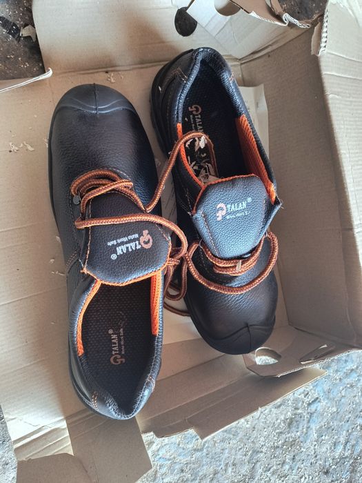 Рабочие ботинки с защищённым носком