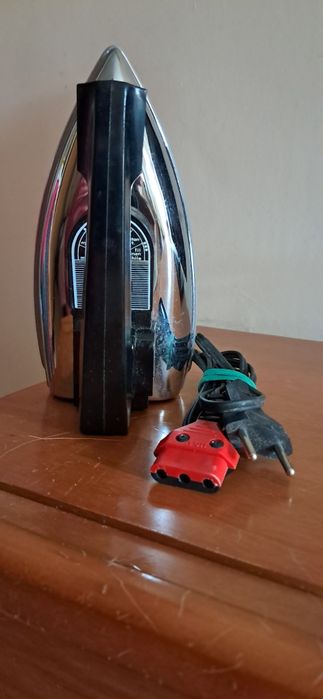 Vendo ferro de passar, pequeno de viagem