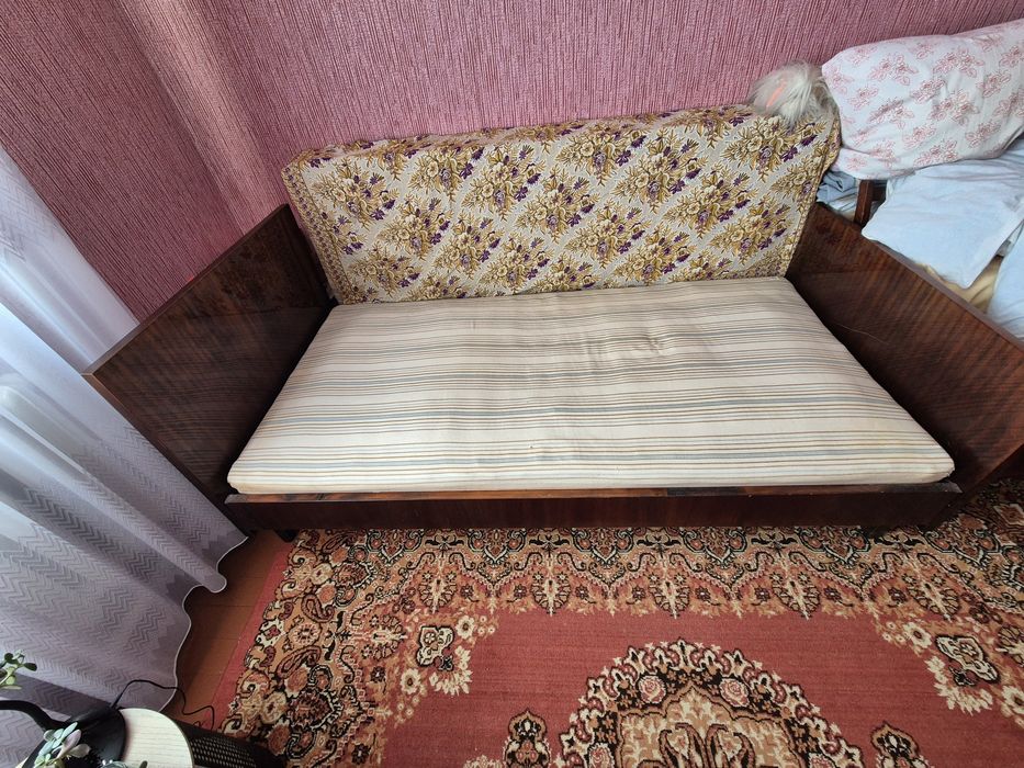 Продам  дерев'яне ліжко(півторашка 90 см)