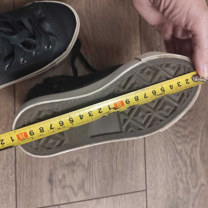 Продам кросівки кеди  демосезонні