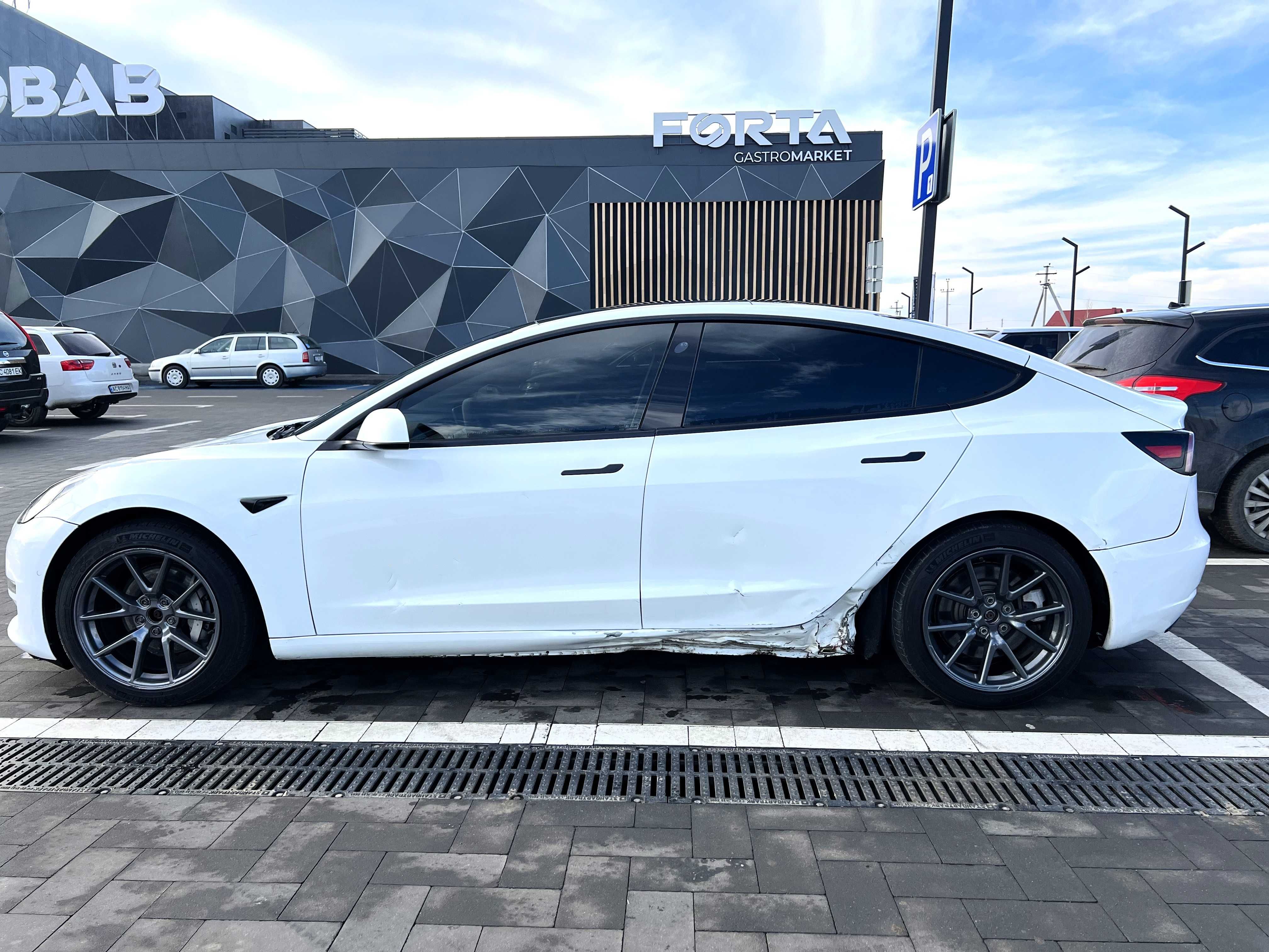 Tesla Model 3 Long Range Dual Motor AWD 2021 рік
