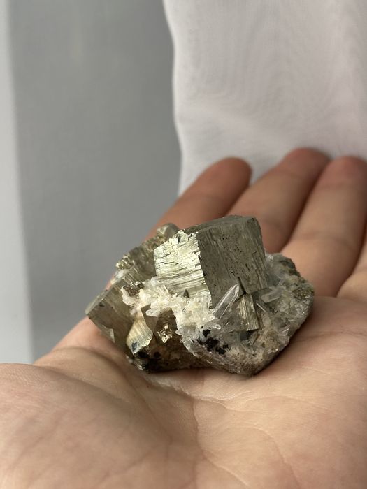 Kostki Pirytu, Kwarc - Rumunia