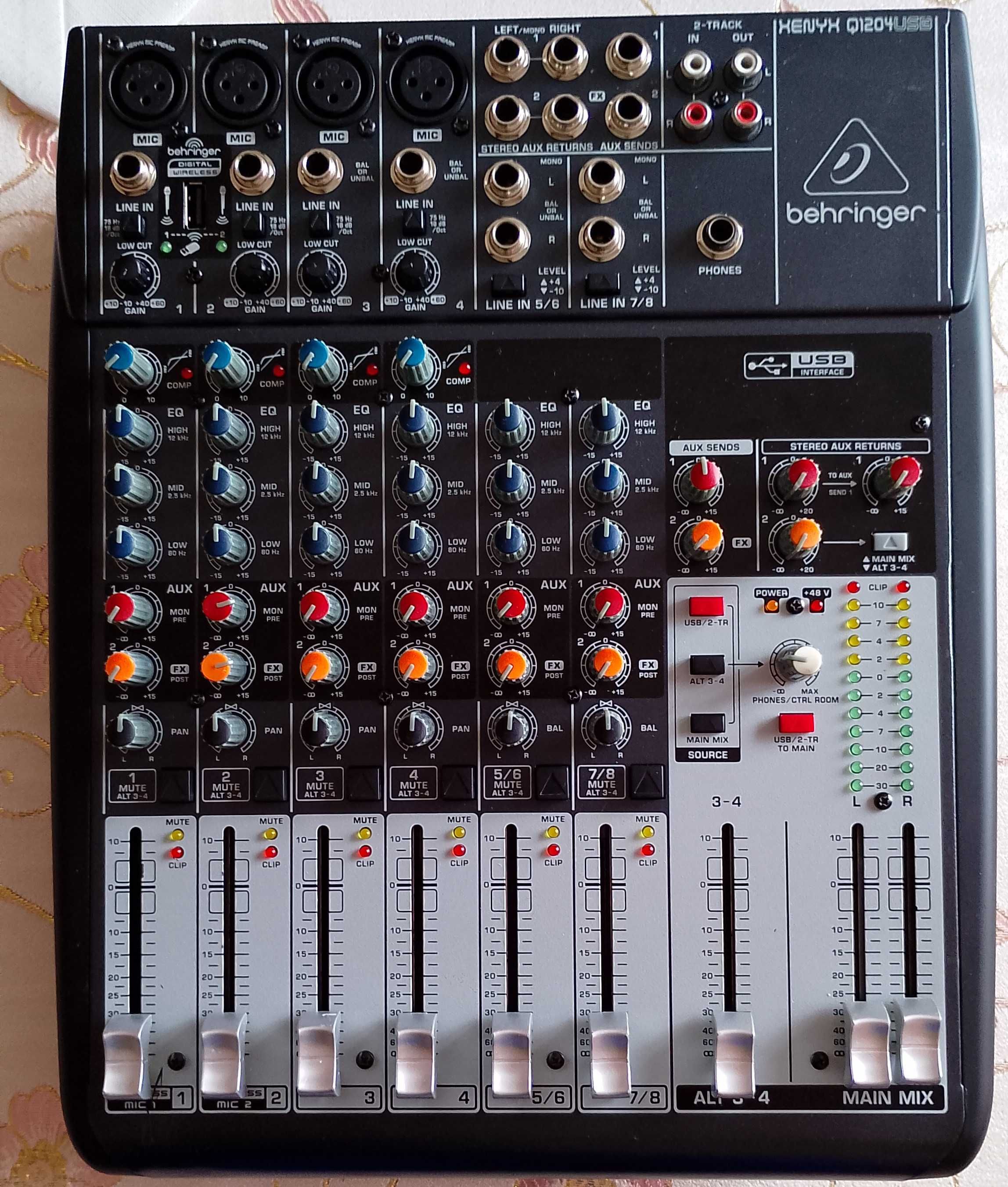 Behringer XENYX Q1204USB