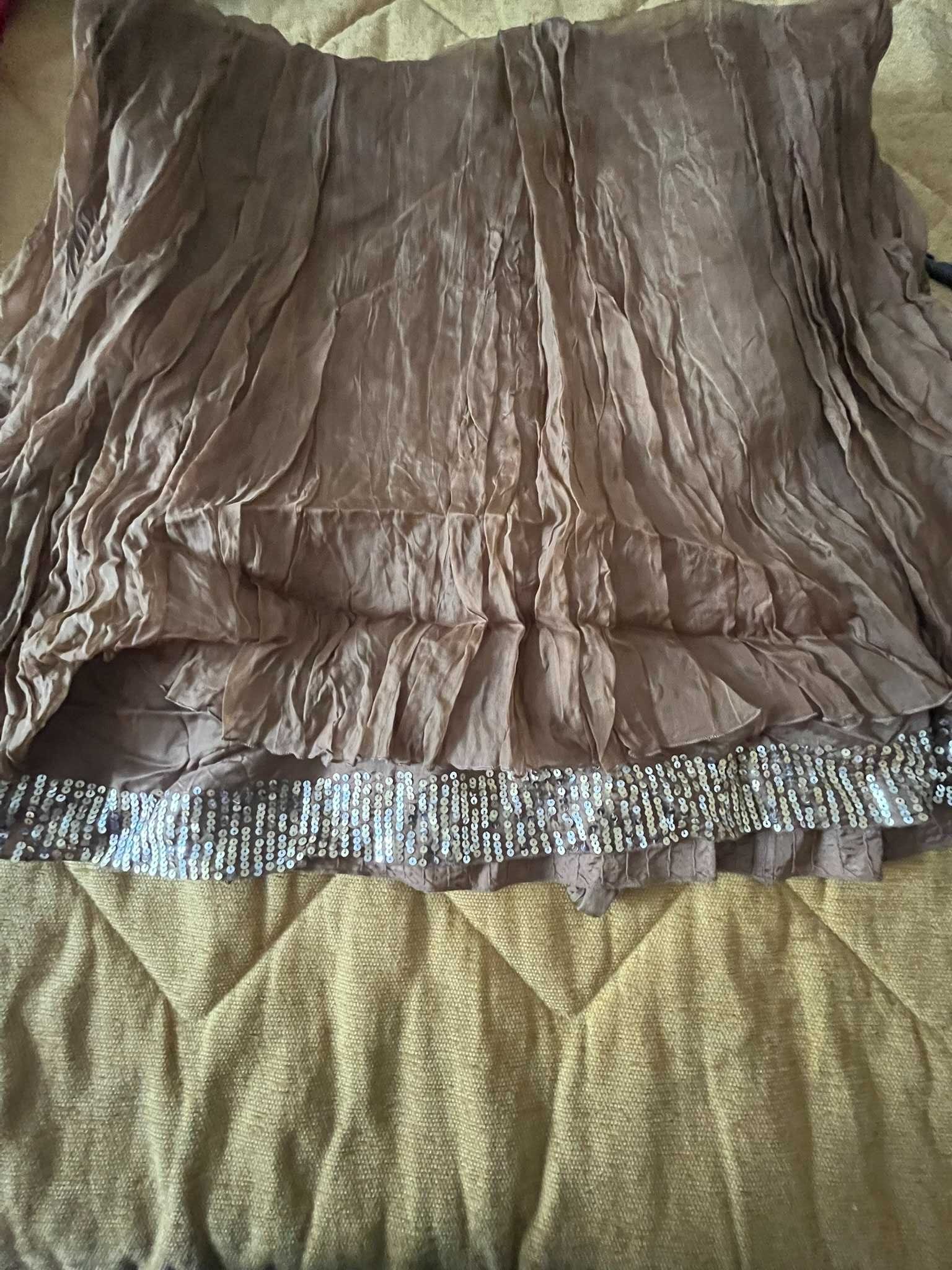 Vestido com pormenor de lantejoulas