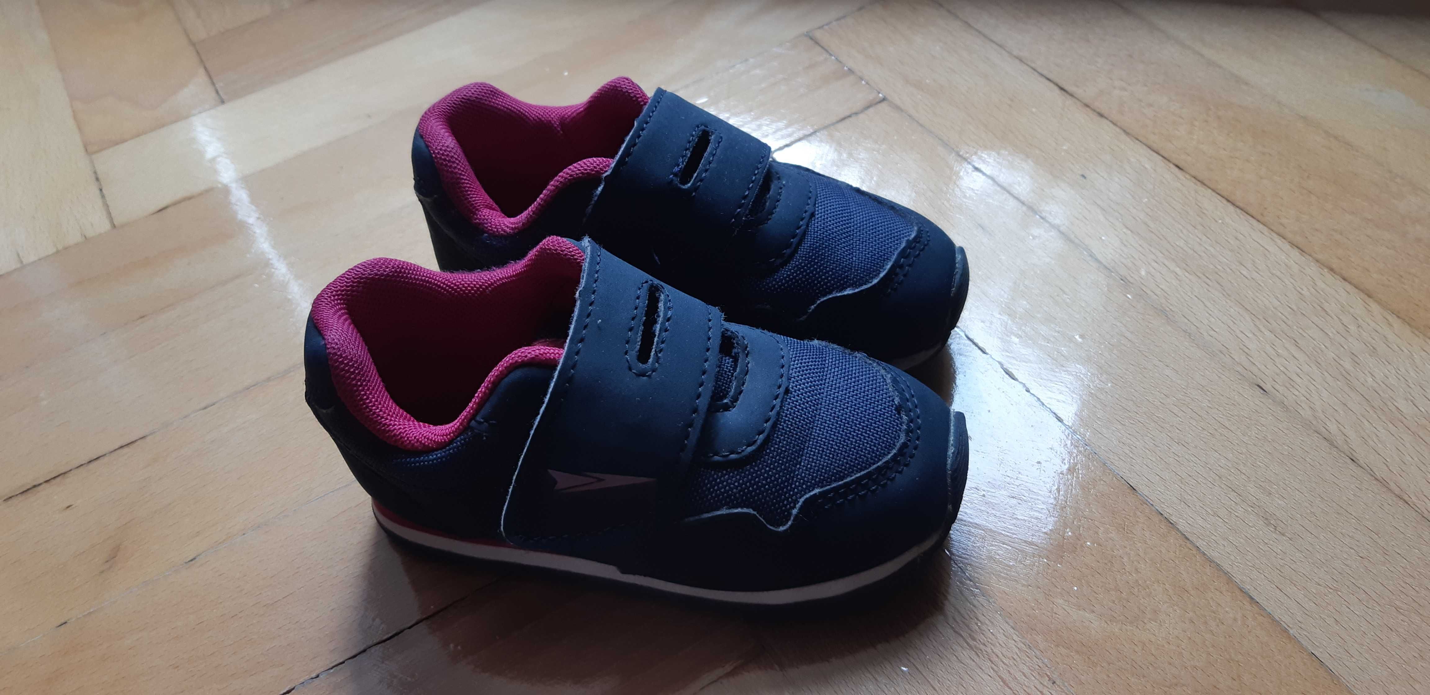 buty adidasy Sprandi 23