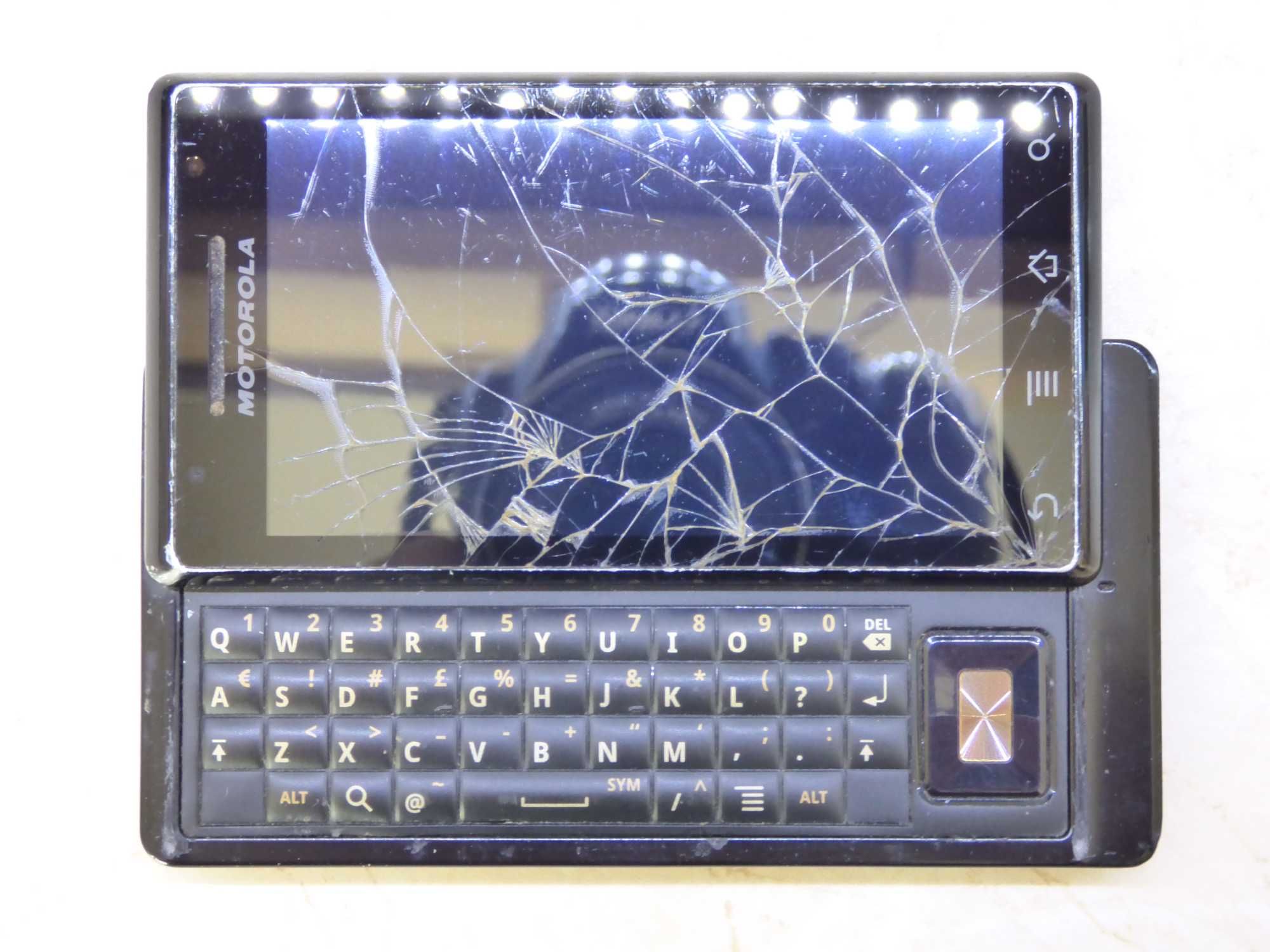 MOTOROLA Milestone (Droid|A853) + C385