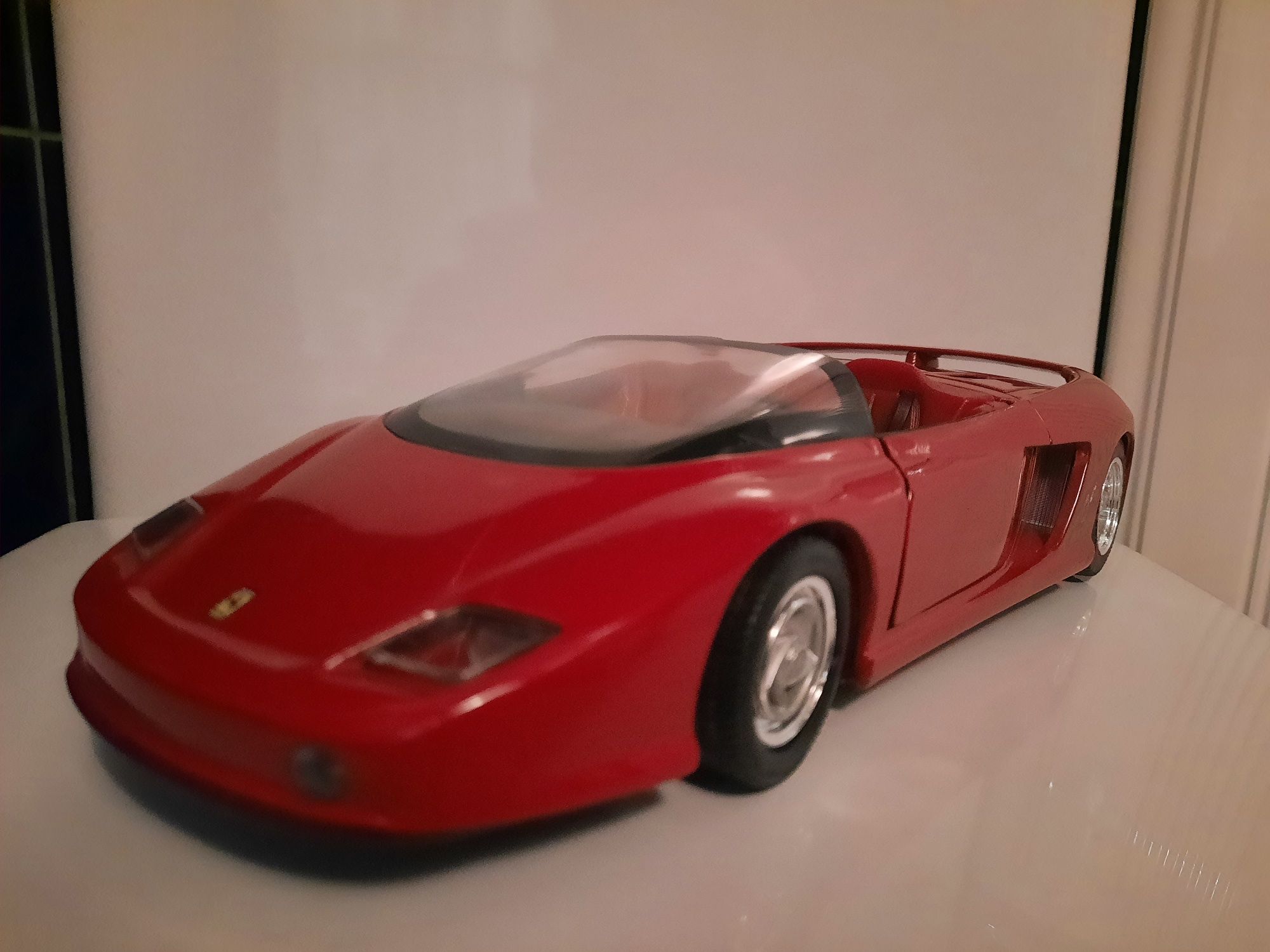 Auto Samochód Kolekcjonerski Ferrari MYTHOS Revell 1:18