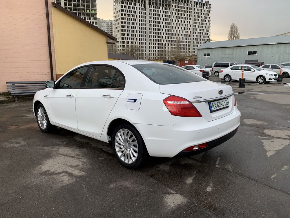 Аренда Geely Emgrand EV300