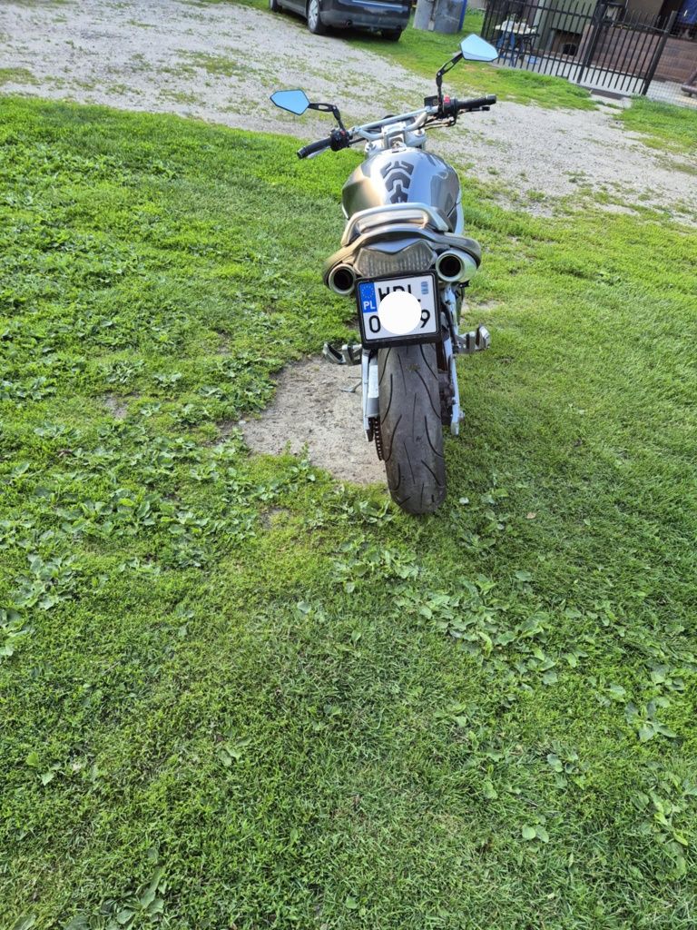 Suzuki Gsr 600..