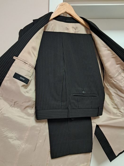 Blazer risca de giz hugo boss. Número 50