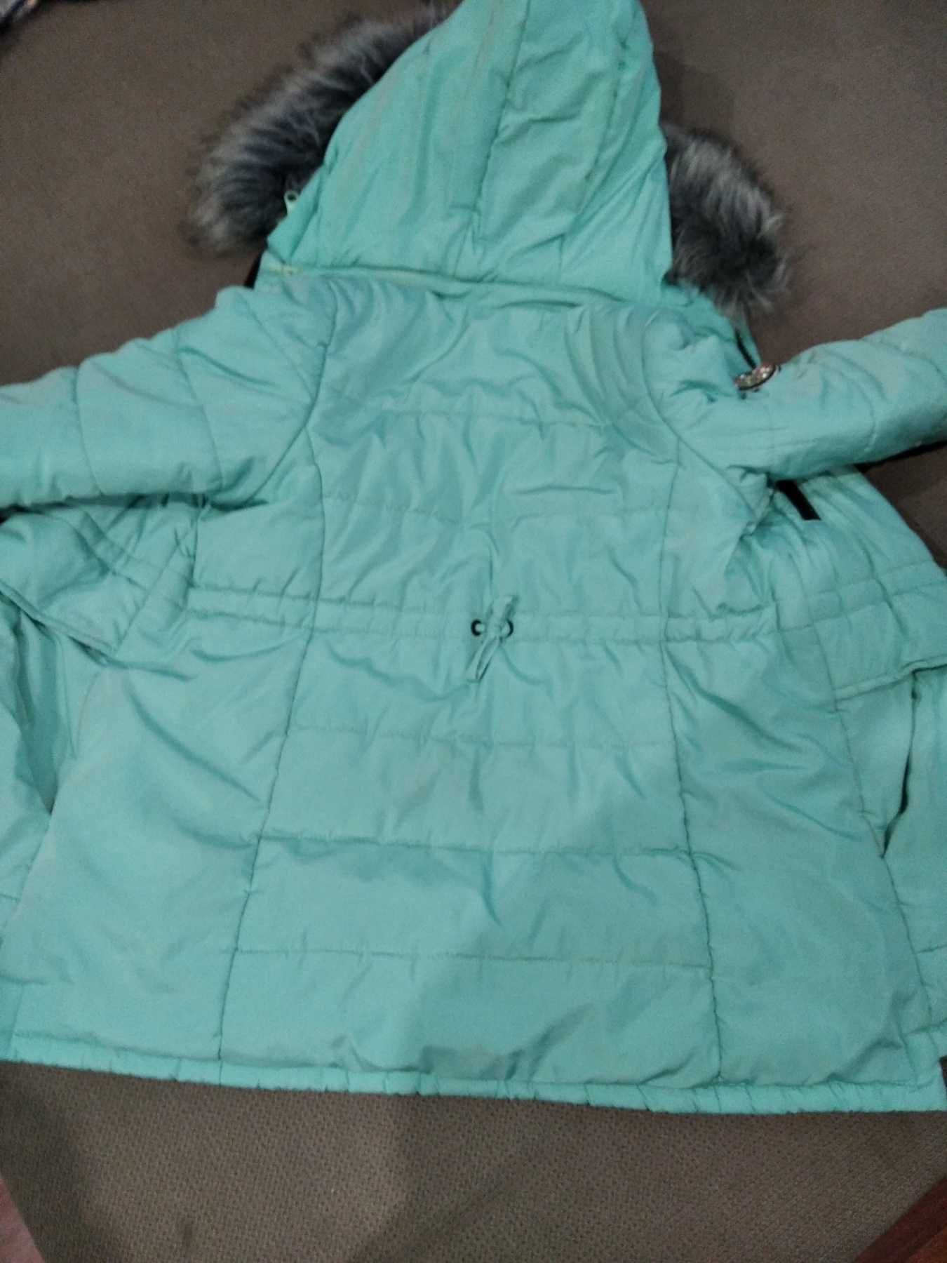 зимове пальто для дівчинки 140см в доброму стані