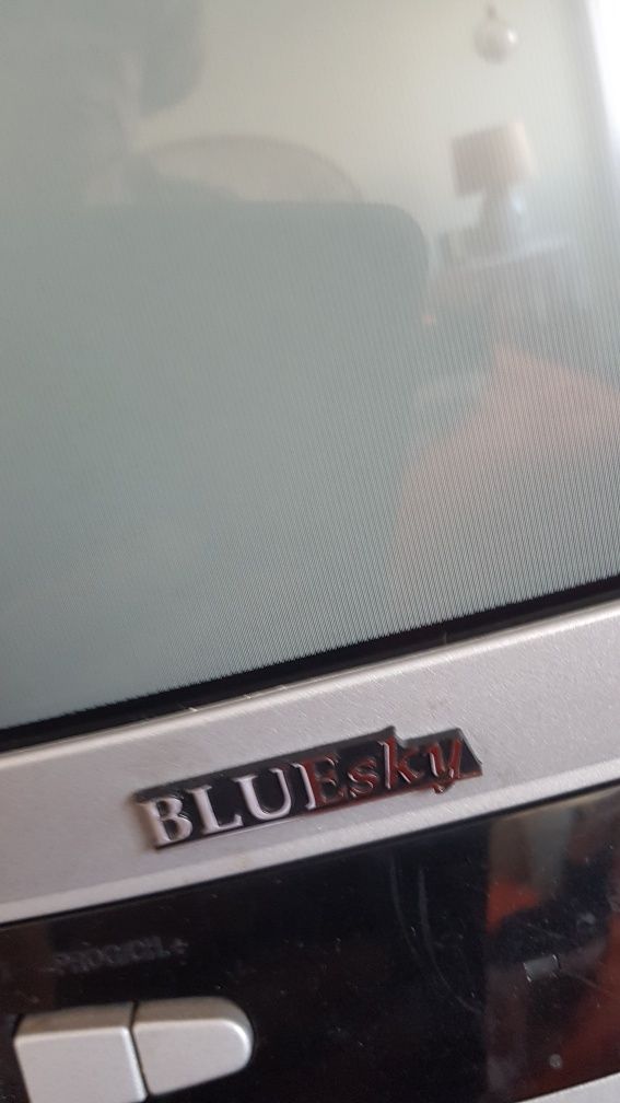 Televisor antigo com TDT