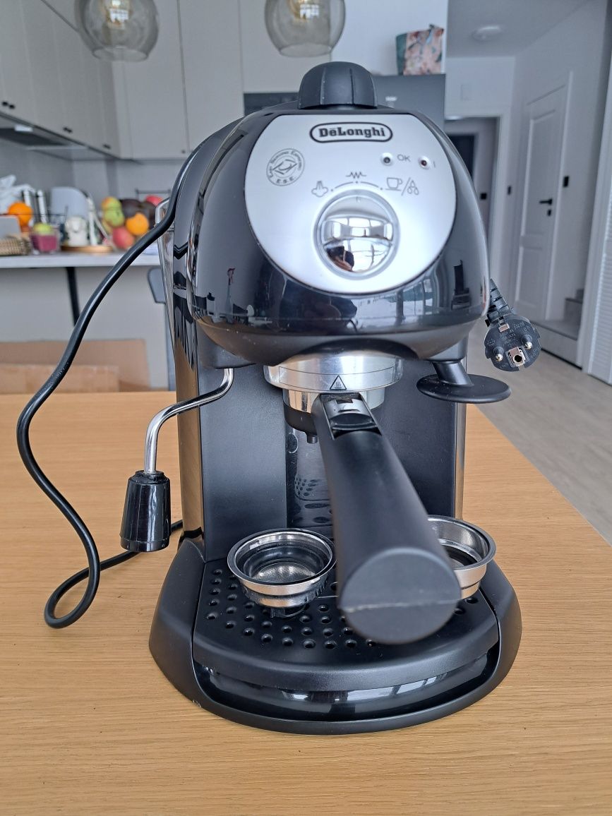 Express kolbowy DeLonghi EC201CD.B