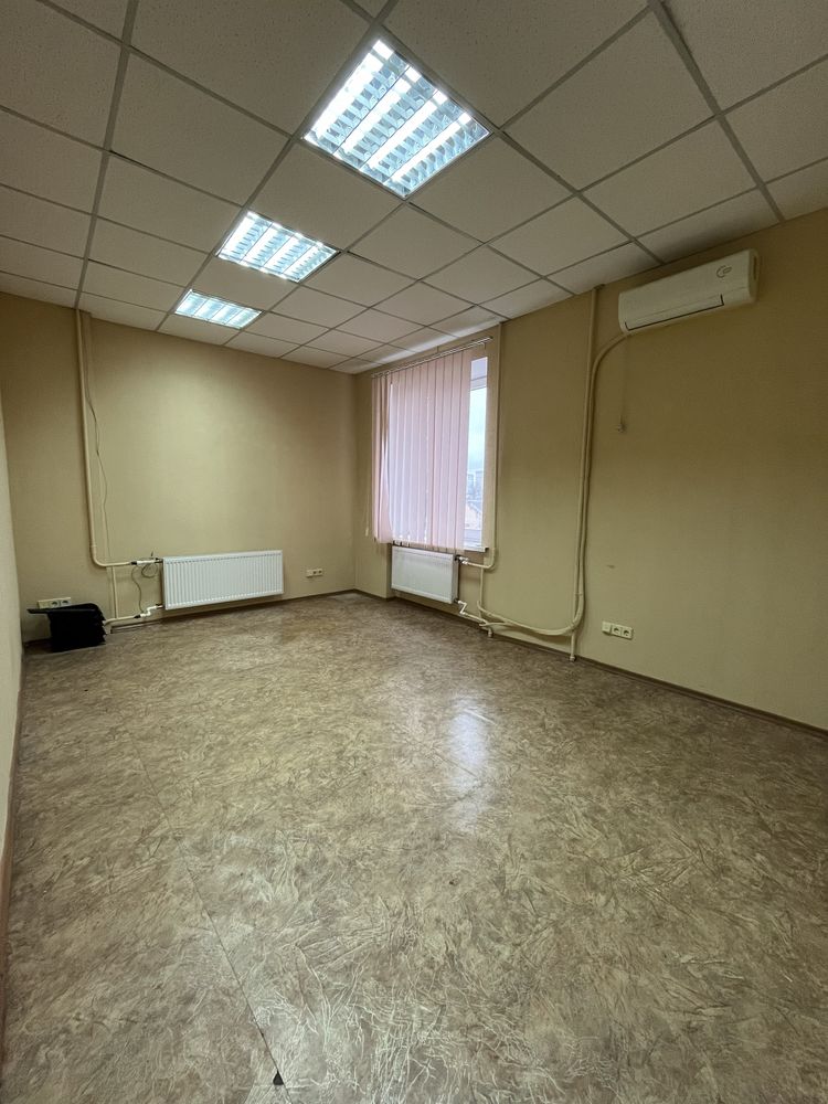 Оренда офісів від 34м2 до 77 м2 р-н площі 700 річ.