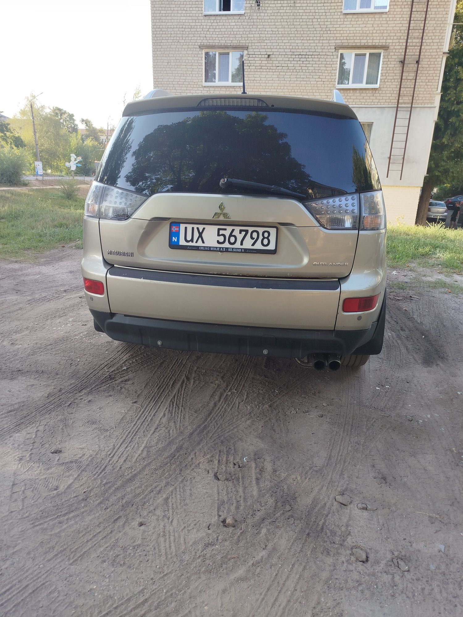 Mitsubishi Outlander XL