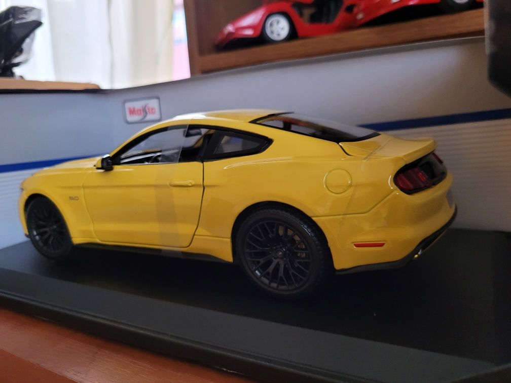 Model Ford Mustang, 1/18, Maisto