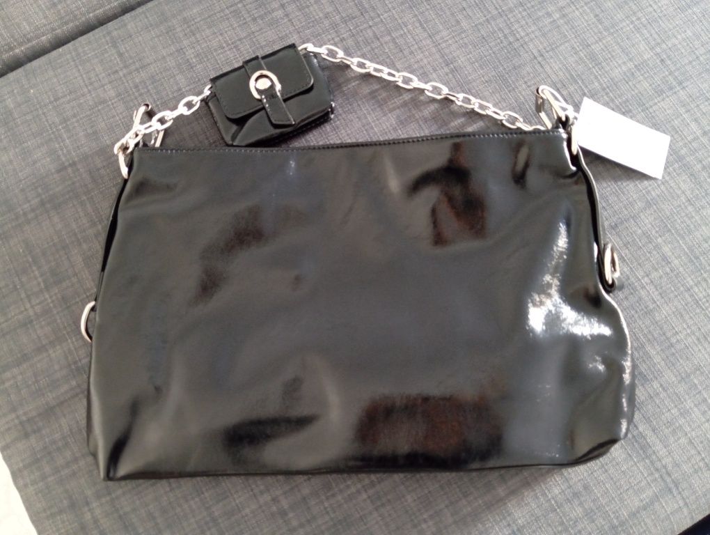 Nova bolsa de couro feminina de marca de designer independente. Por fa