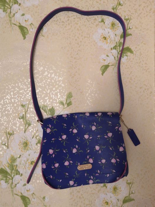 Сумочка Camomilla Milan.
Розмір 24 × 21 см.