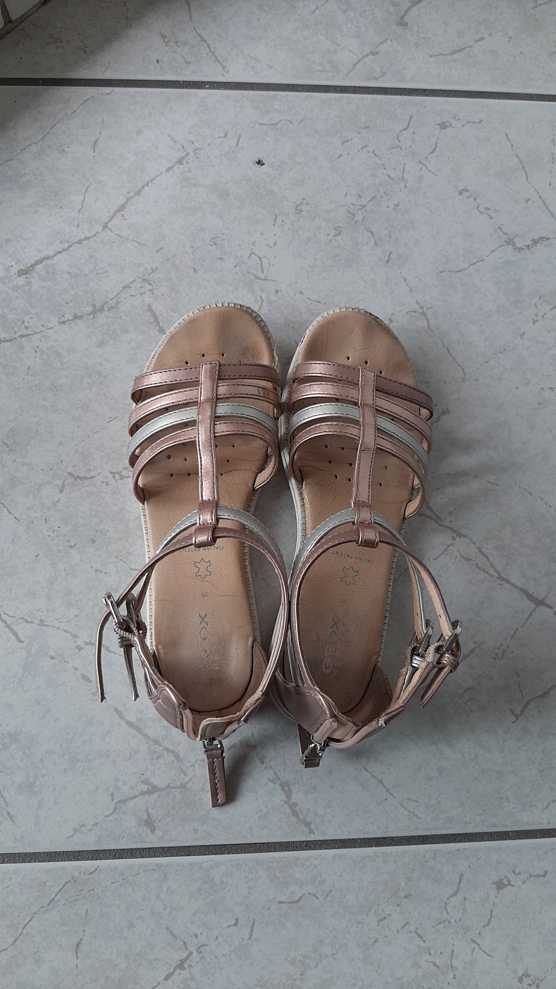 Sandálias Geox para menina tamanho 35