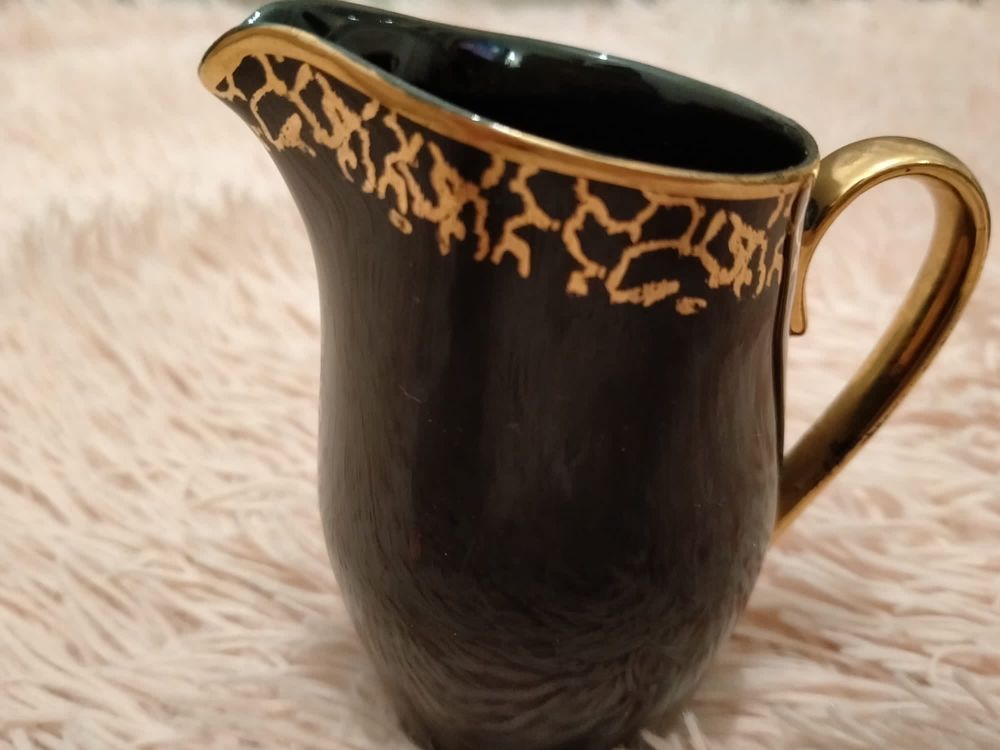 Porcelanowy serwis kawowy w kolorze czarnym
