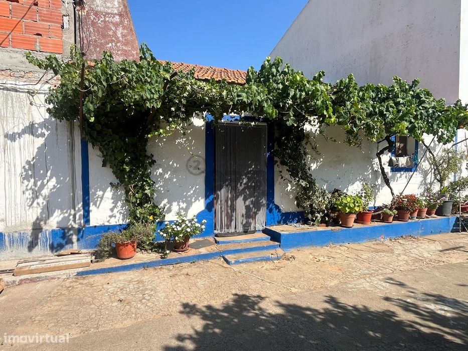 Moradia típica T2 com Quintal, São Mateus, Montemor-o-Novo