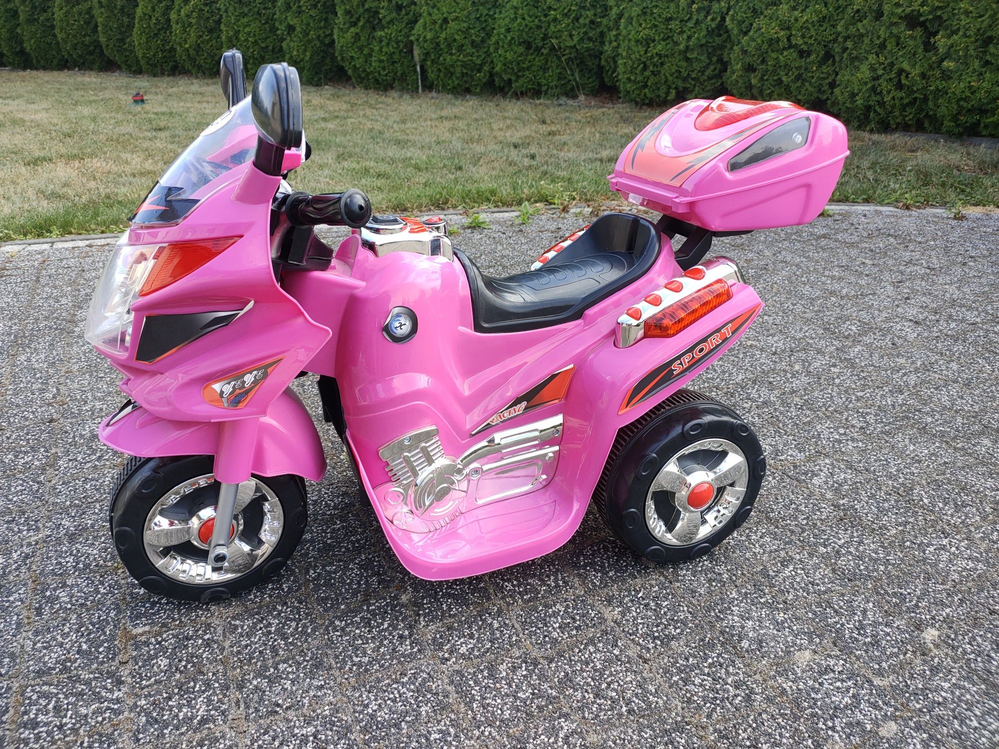 Sprzedam dziecięcy motorek na akumulator.