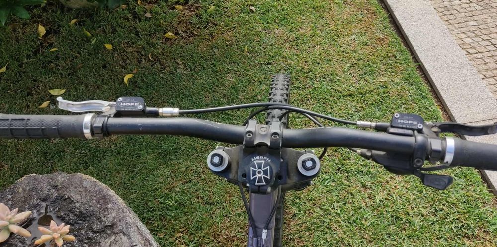 Giant ATX One DH team