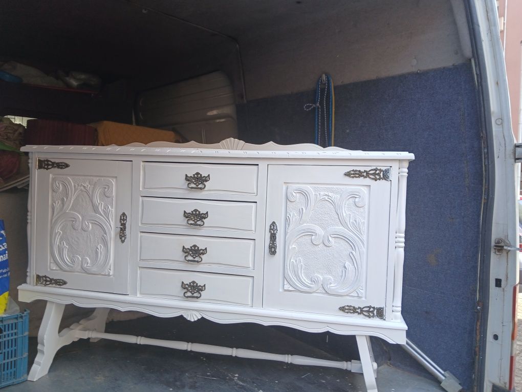 Aparador mede 1.40 x46 x88