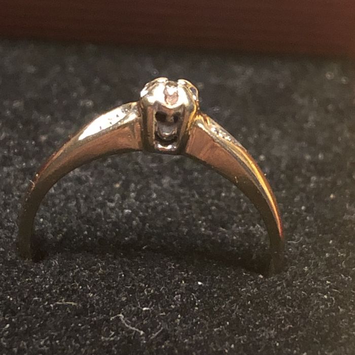 Zloty pierscionek 585 z diamentami