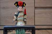 Chińska Lalka Porcelanowa Figurka z Hongkongu