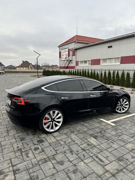 Tesla model 3 performance