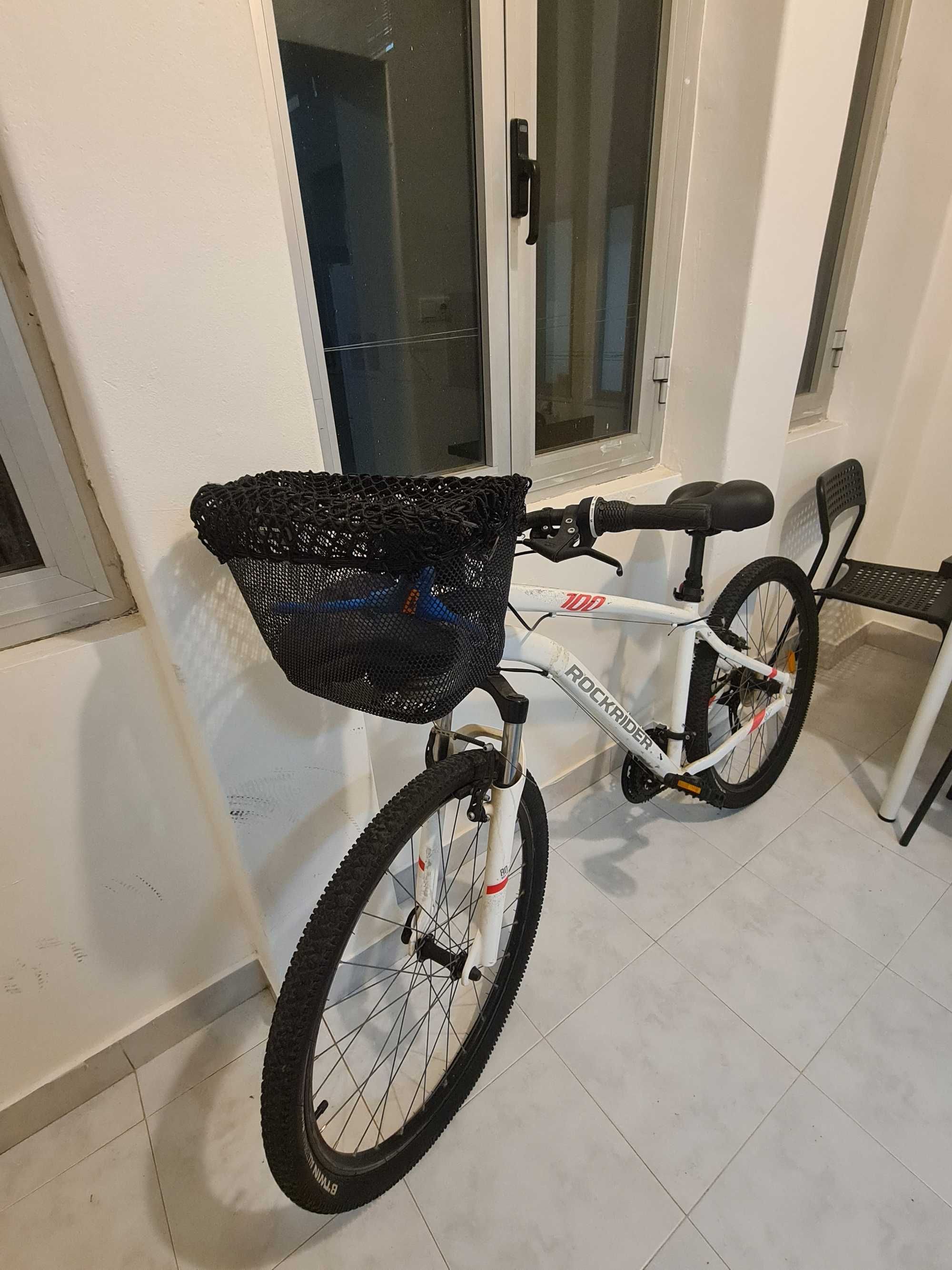 Bicicleta completa com cesta e travões