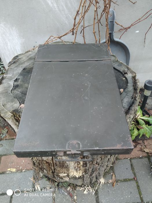 Wojskowa skrzynka metalowa