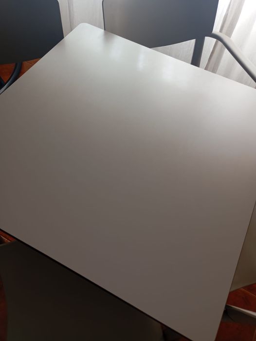 Conjunto Mesa + 4 cadeiras